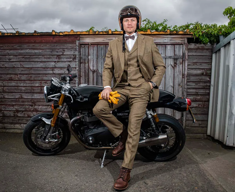 Outlanders Sam Heughan Says Season 7 Premiere Starts Off With Bang