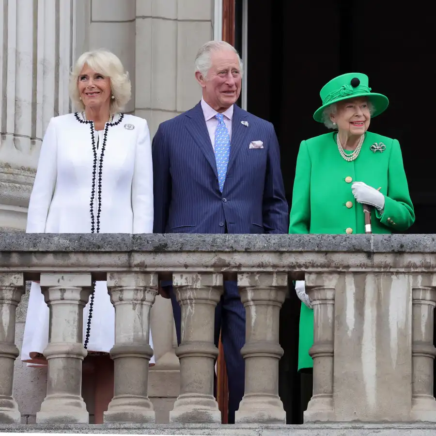 Queen Elizabeth II Makes Final Balcony Appearance After Trooping the Colour ‘Discomfort’: Photos