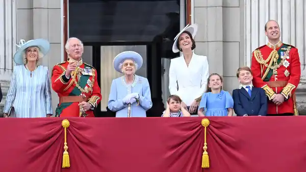 Royal Family Joins Queen Elizabeth II on Balcony at Jubilee 7