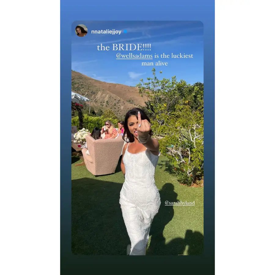 Sarah Hyland Hosts Bridal Shower After Postponing Wells Adams Wedding 08