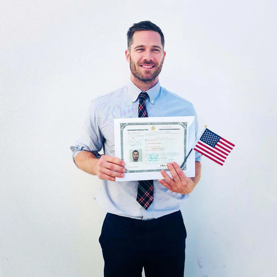 Who Is Hallmark Channels Luke Macfarlane 5 Things About Moriahs Lighthouse Star