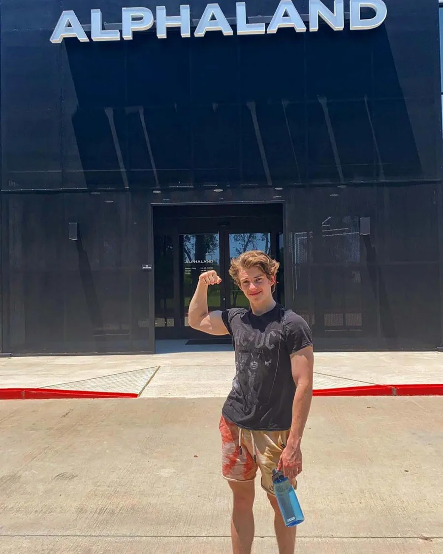 Who Is Tyler Sanders 5 Things Know About Late Actor