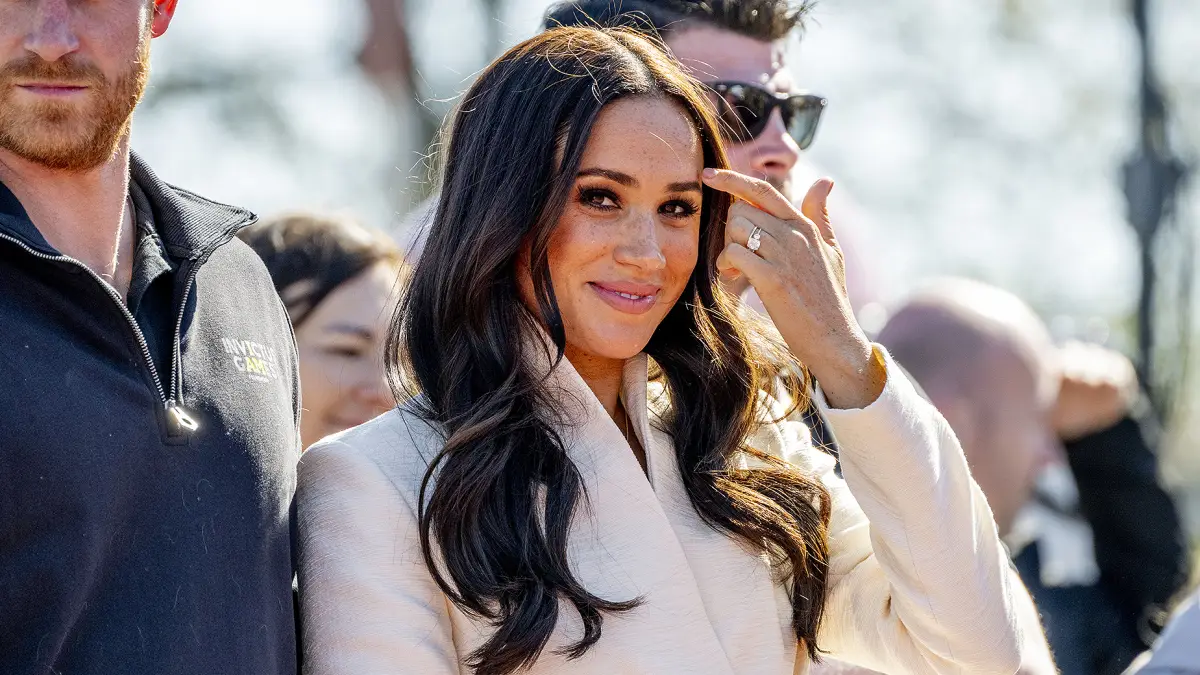 meghan-markle-mock-dress-dress-amazon