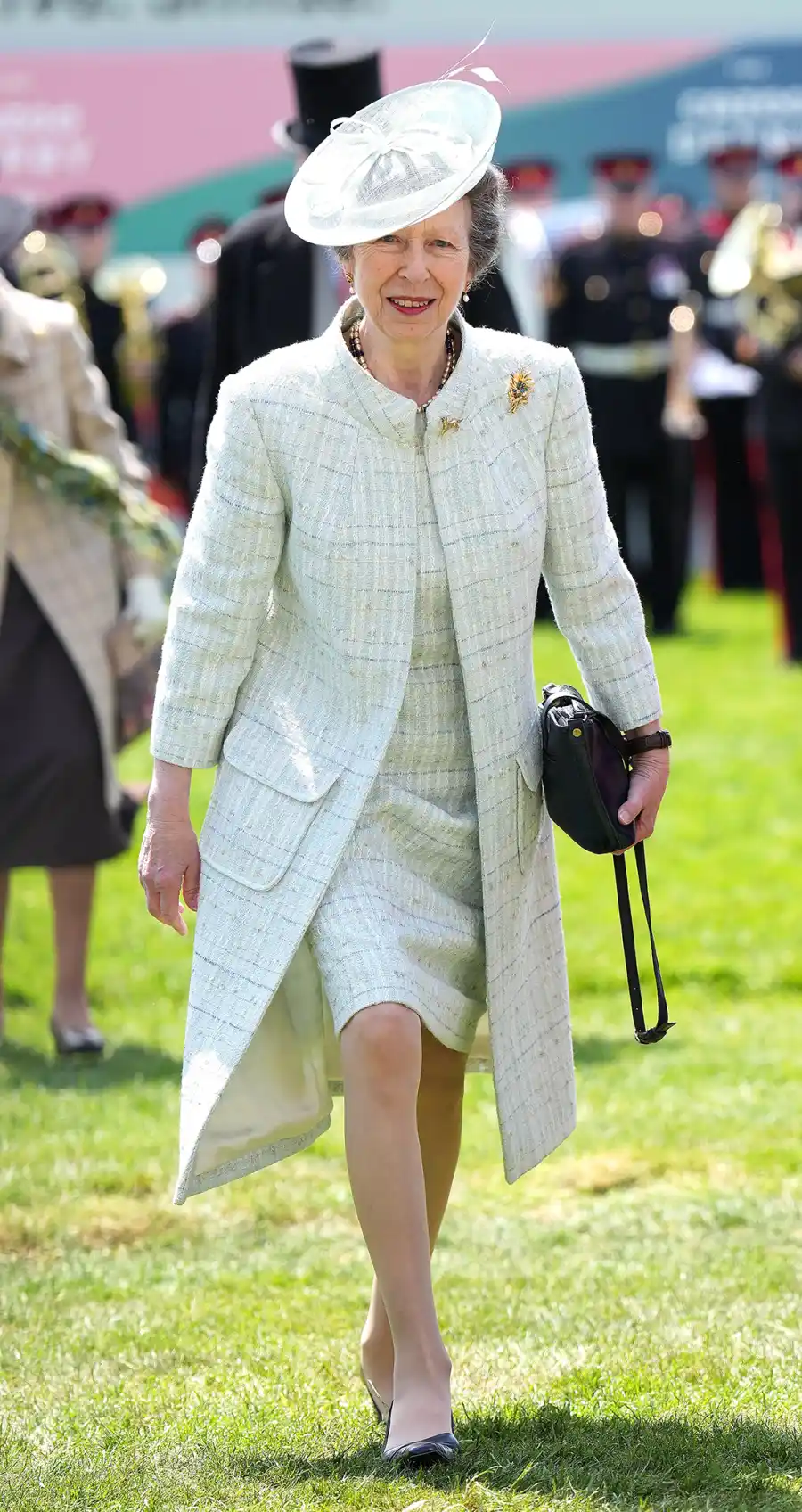 The Most Amazing Photos From Queen Elizabeth II’s Platinum Jubilee: Royal Balcony Moments, More