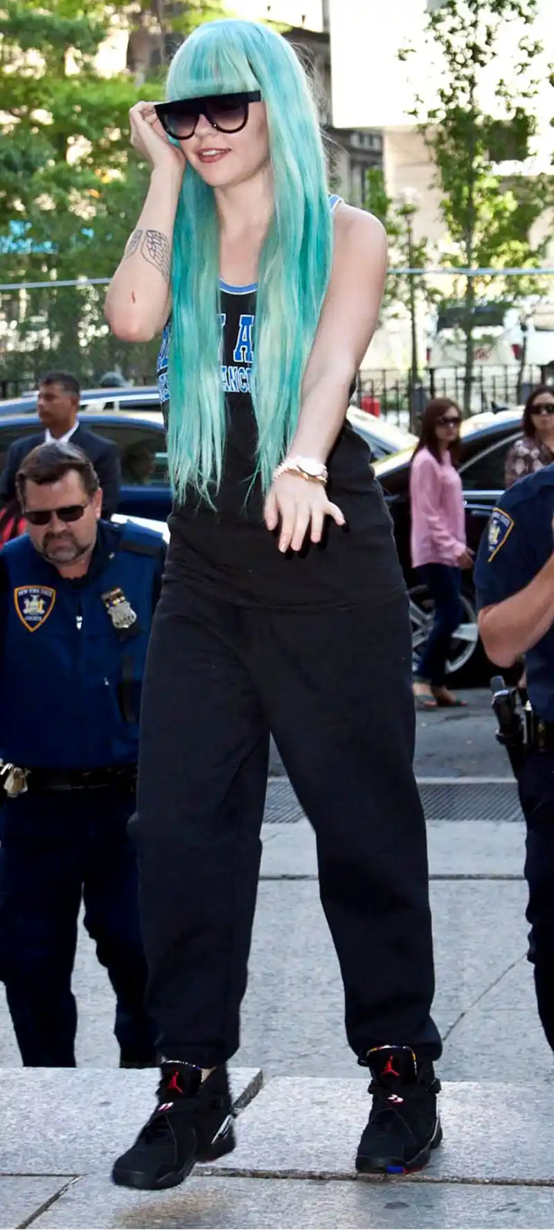 Amanda Bynes' Craziest Tweets blue hair