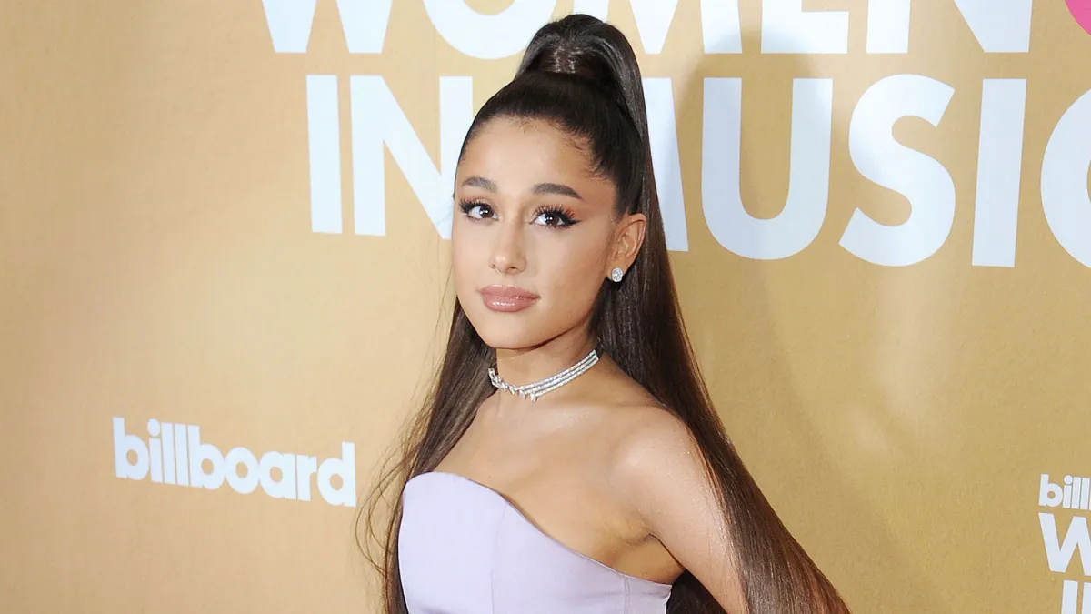Ariana Grande Shares Rare Makeup Selfie Before Applying Rem Beauty
