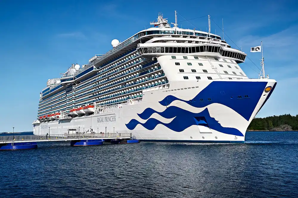 Below Deck Mediterranean Alum Hannah Ferrier Claps Back at Mom-Shamers After Returning Back to Work Love Boat