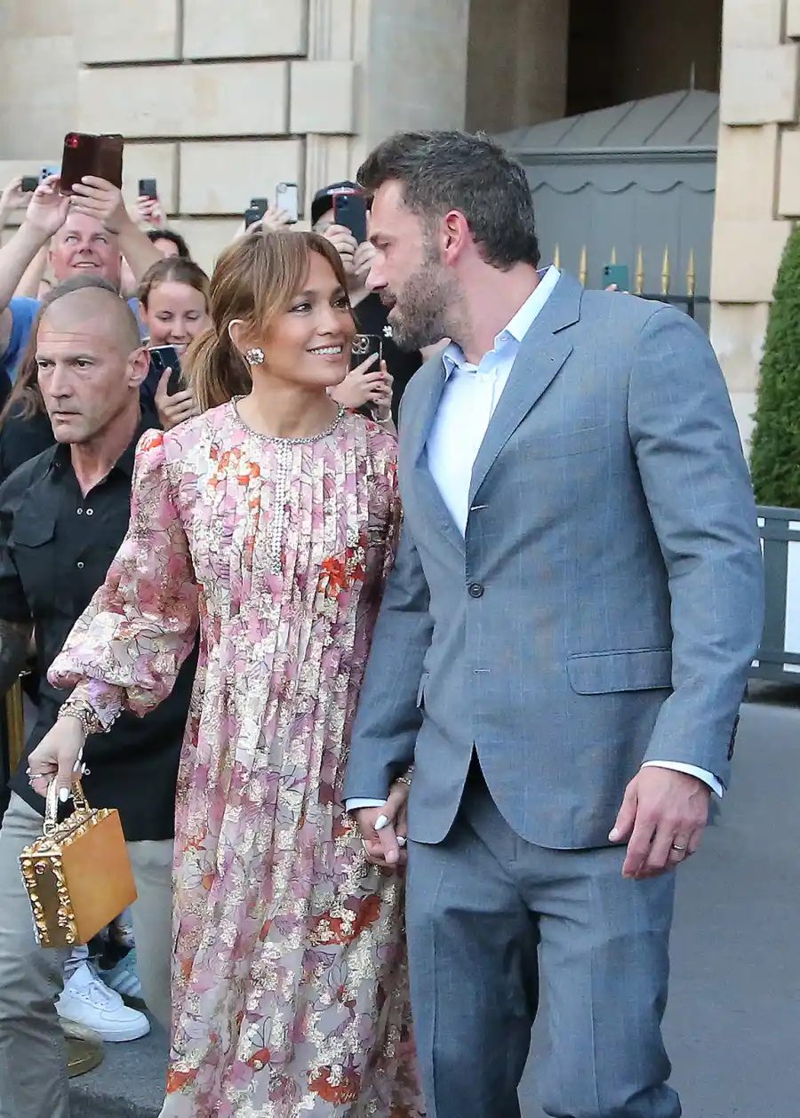 Jennifer Lopez looks lovingly at Ben Affleck