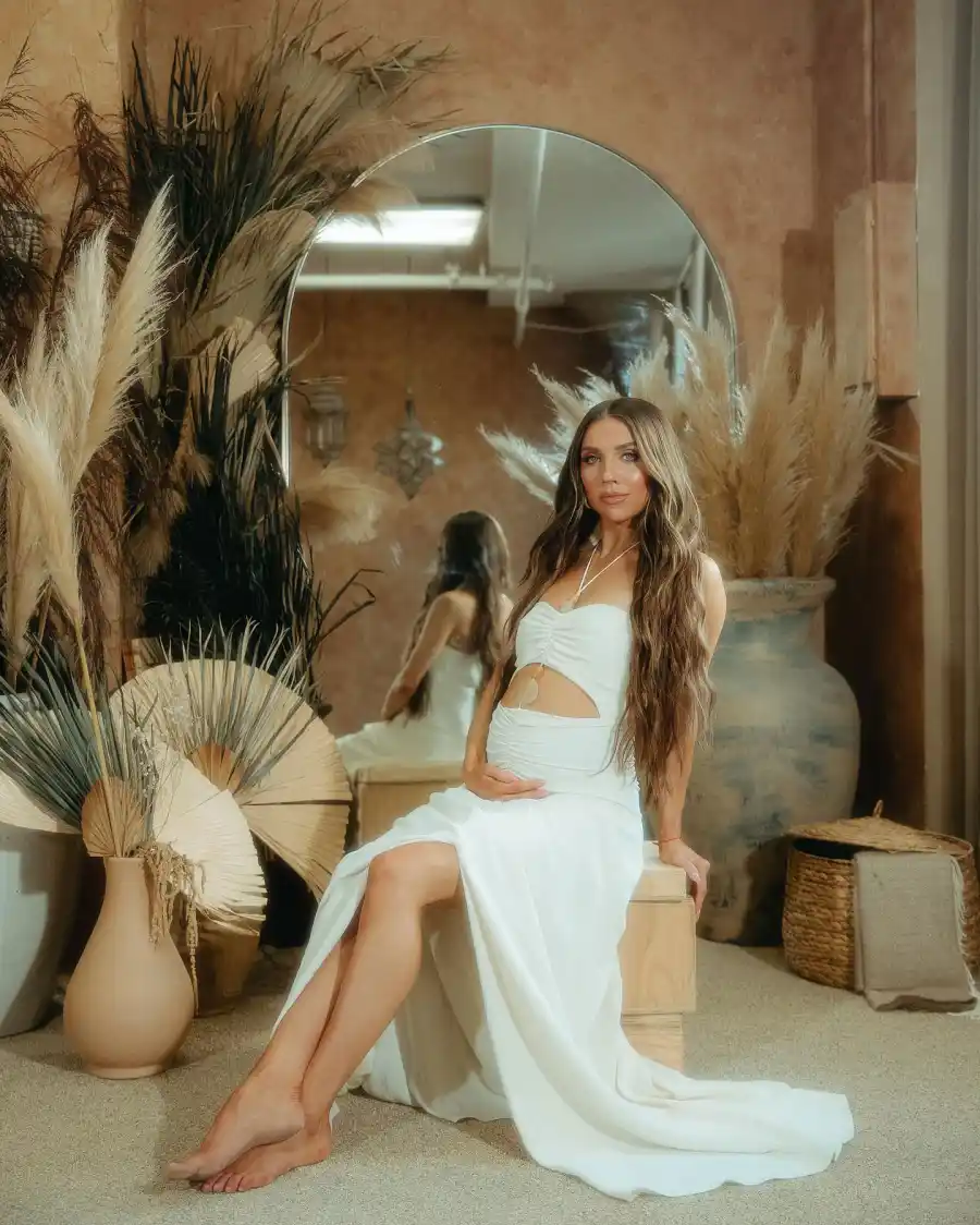 DWTS Jenna Johnson Baby Bump Photos During 1st Pregnancy Valentin Chmerkovskiy