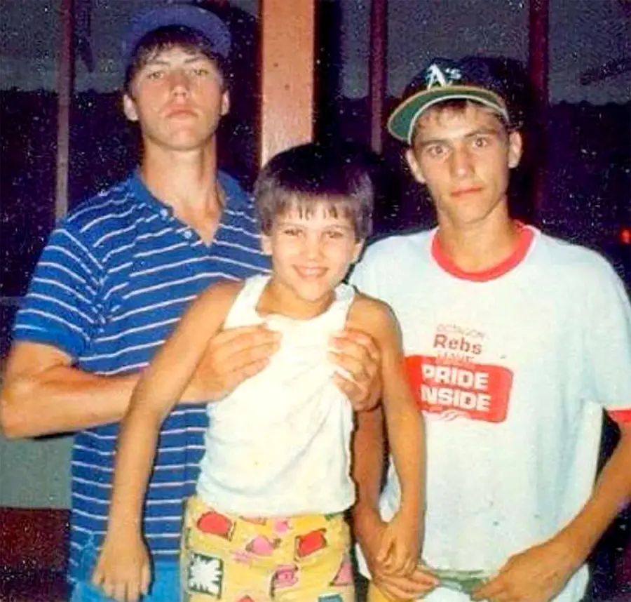 Duck Dynasty: Pre-Beard Family Photo Album Jep and Jase