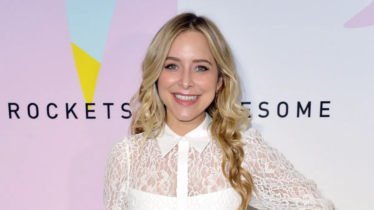 Girls Alum Jenny Mollen What's In My Lunchbox