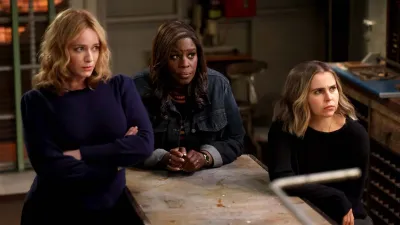 Good Girls Cast Where Are The Stars Now Christina Hendricks Retta Mae Whitman and More