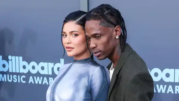 Kylie Jenner Left Pregnant Emoji Comment Travis Scott Instagram