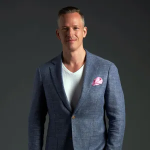 Love Is Blind Season 2 Contestant Jeremy Hartwell Files Lawsuit Accuses Show of Depriving Cast of Food Water and Sleep