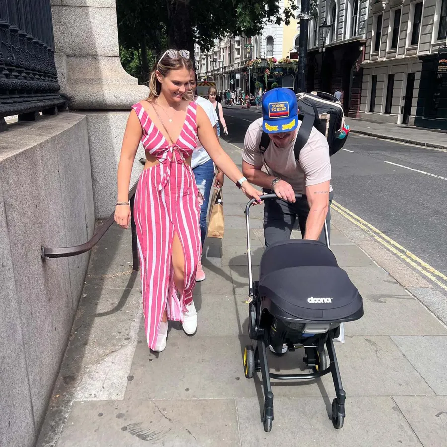 Stephen Amell Wife Cassandra Jean Amells Ups Downs Through Years