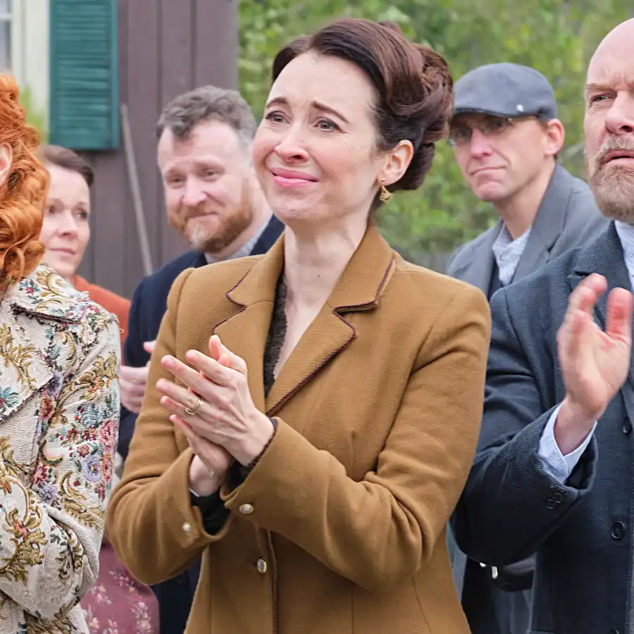 When Calls The Heart Cast Dating Histories Loretta Walsh