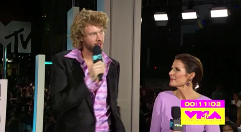 Addison Rae's Mom Sheri and Yung Gravy Pack on the PDA at the 2022 VMAs