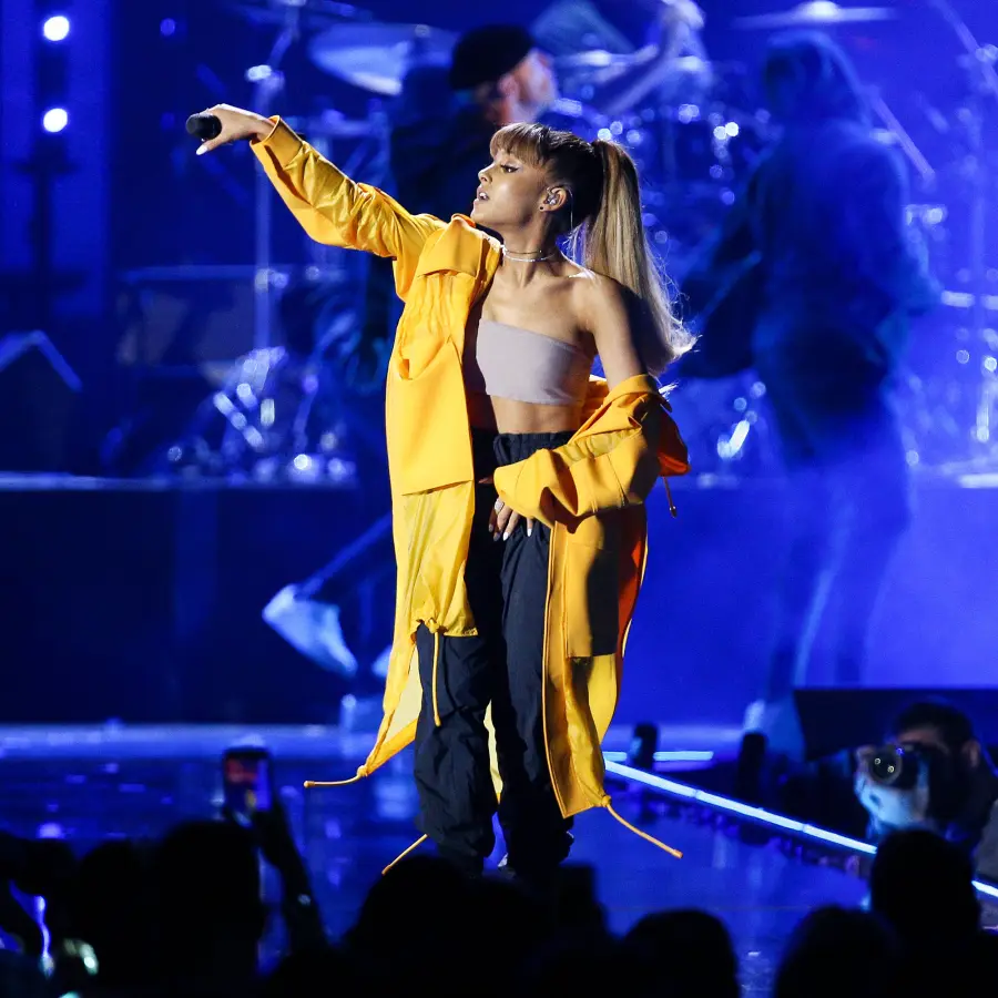 Breaking Down Sam Cat Set Drama Ariana Grande