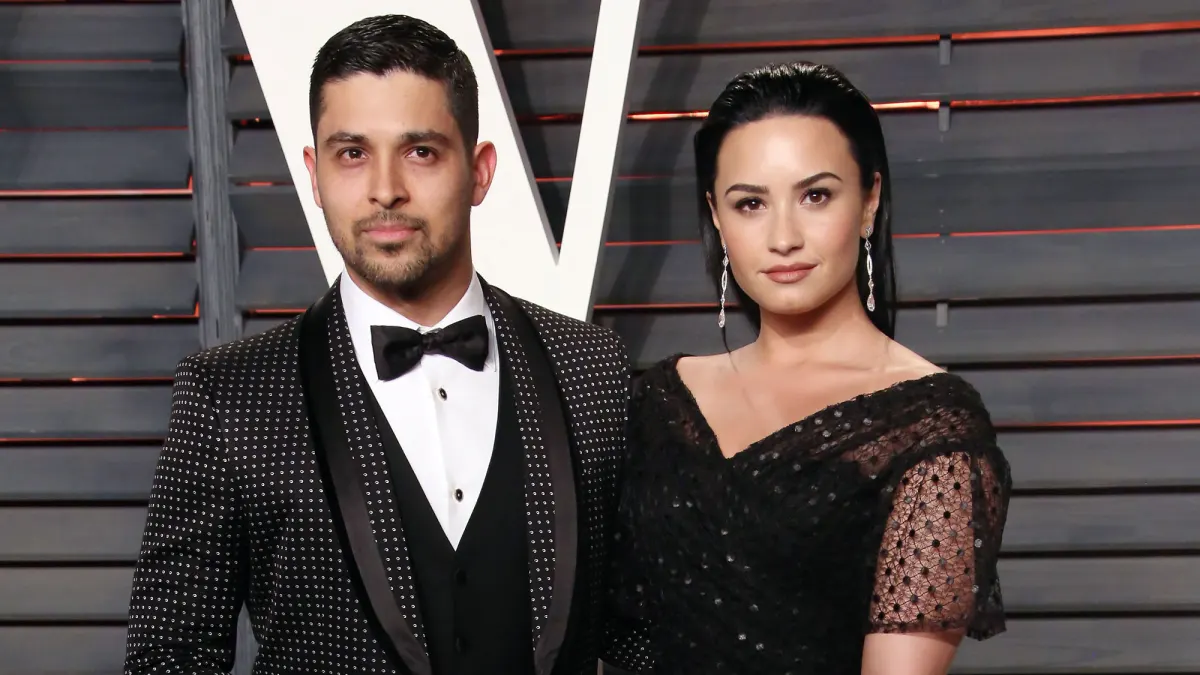Demi Lovatos 29 Seemingly Shades Collector Ex Wilmer Valderrama Age Gap