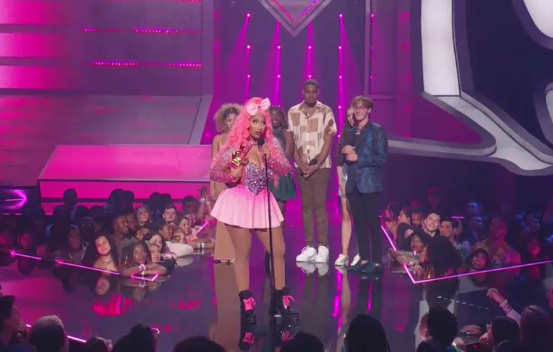 For Barbs Nicki Minaj Wins Video Vanguard Award 2022 MTV VMAs