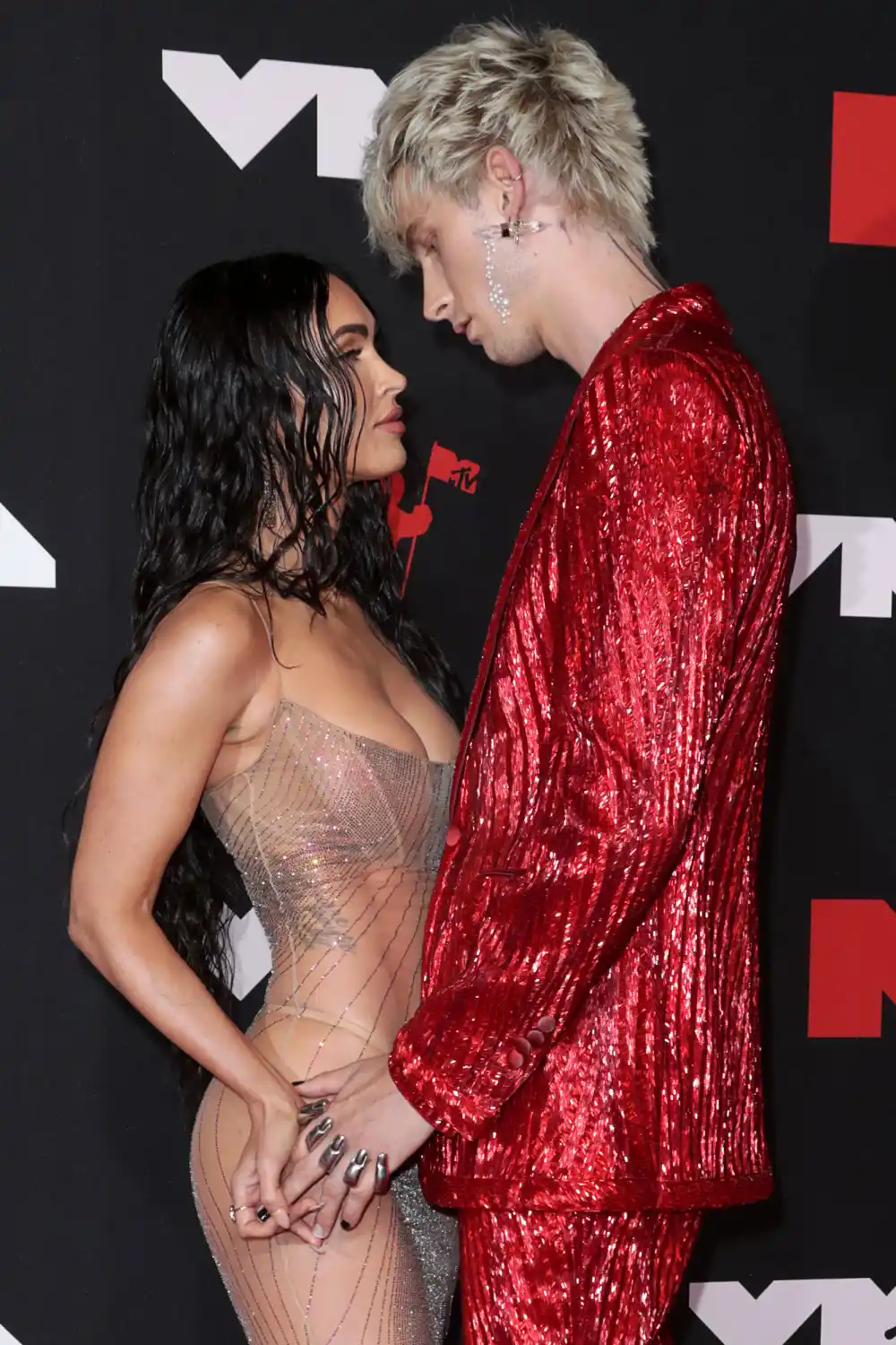 How Machine Gun Kelly and Megan Fox Manage Long-Distance Romance: &lsquo;Unbreakable&rsquo;