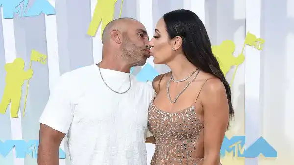 Joe and Melissa Gorga, Kane and Katelyn Brown and More Celebs Pack on the PDA at the 2022 MTV VMAs