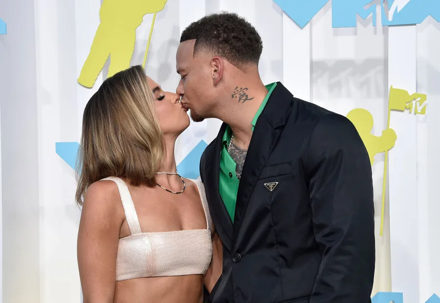 Joe and Melissa Gorga, Kane and Katelyn Brown and More Celebs Pack on the PDA at the 2022 MTV VMAs
