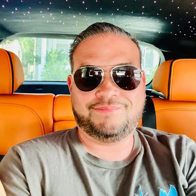 Jon Gosselin Claims Disgusting Ex Kate Is Living Off Their Kids Money