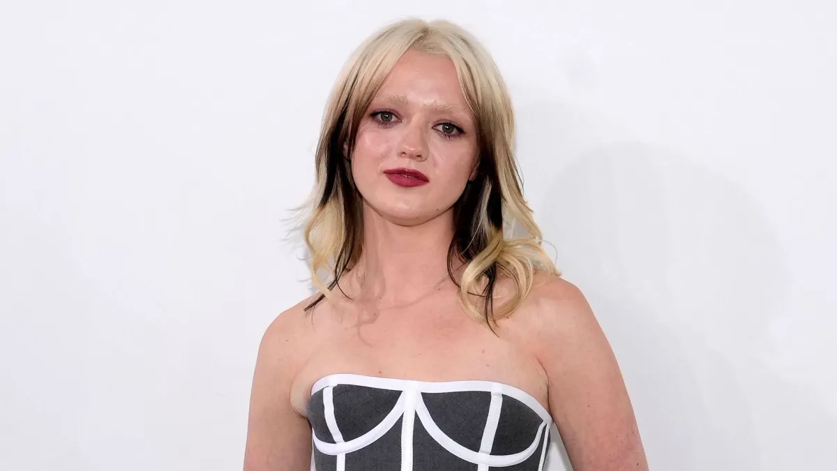 Maisie Williams Debuts Shaved Head