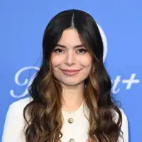 Miranda Cosgrove Bio