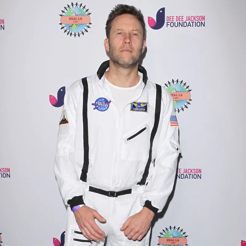 Olivia Newton John Dies At 73 John Travolta More Celebs React Michael Rosenbaum