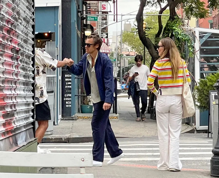 Olivia Wilde Steps Out With Harry Styles in New York City Amid Jason Sudeikis Custody Drama