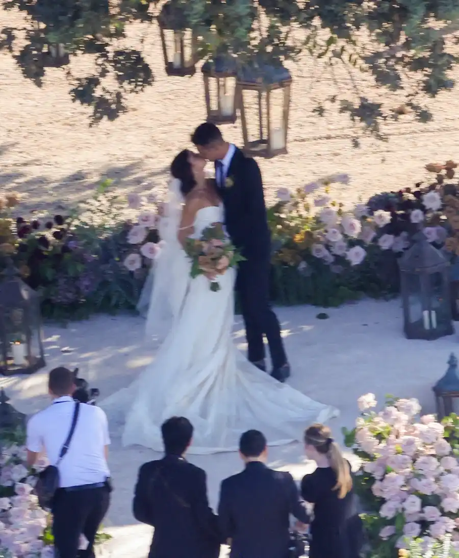 Sarah Hyland and Wells Adams' Wedding Photo Album