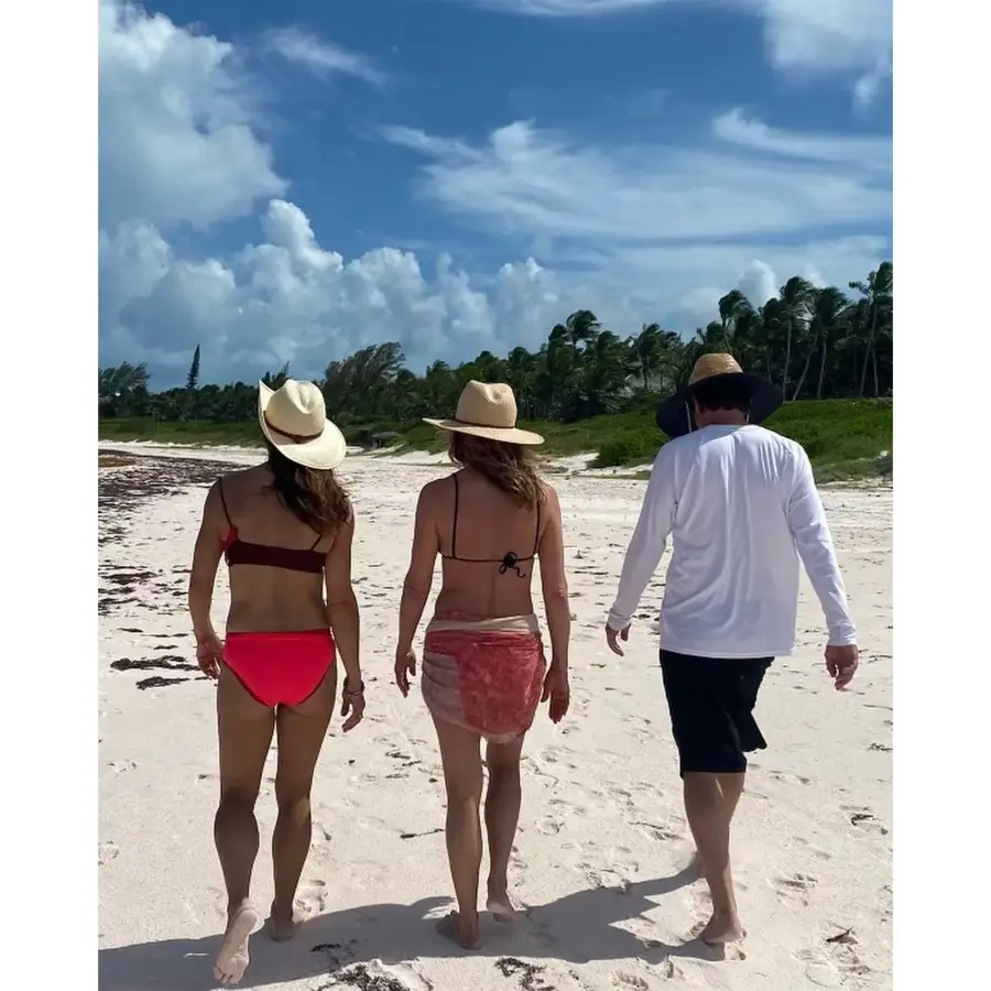 Smokin! Jennifer Aniston Reveals Killer Binkini Body While on Vacation: Pics