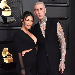 Sunday Funday Kourtney Kardashian Travis Barker Enjoy Family Lake Trip