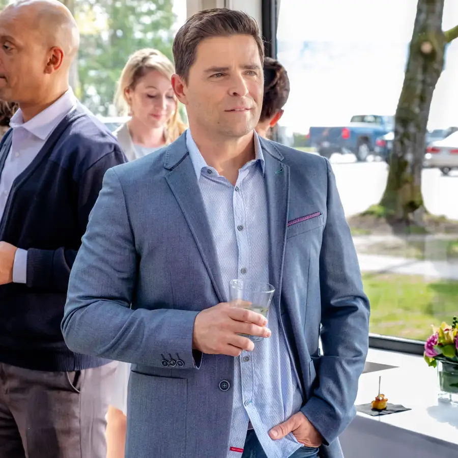 Who Is Kavan Smith 6 Things Know About Hallmark Channel Star