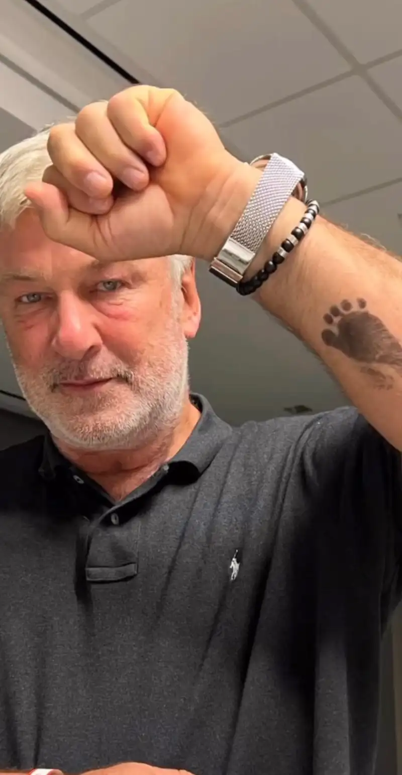 Alec Baldwin welcomes 8th child