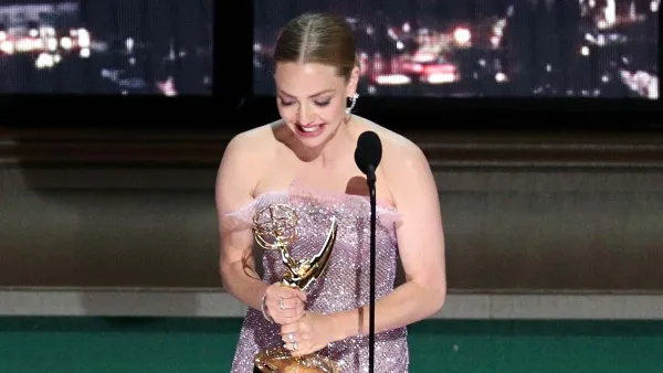 emmys 2022 Amanda Seyfried Thanks Her Kids and Dog After Emmy Award Win