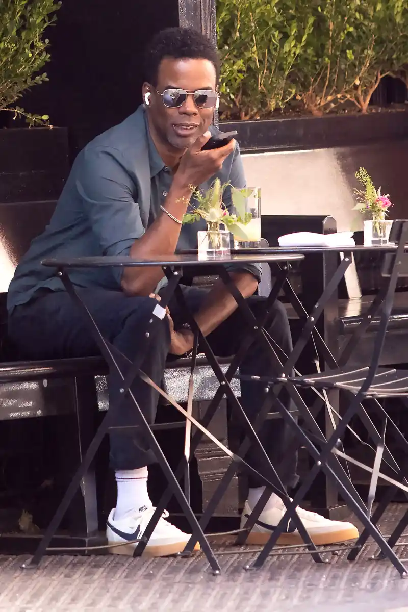 Chris Rock They Take Calls At The Table Just Like Us