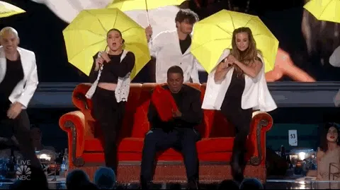 Emmy Awards 2022 Kenan Thompson Remixes Friends Theme and More in Opening Monologue