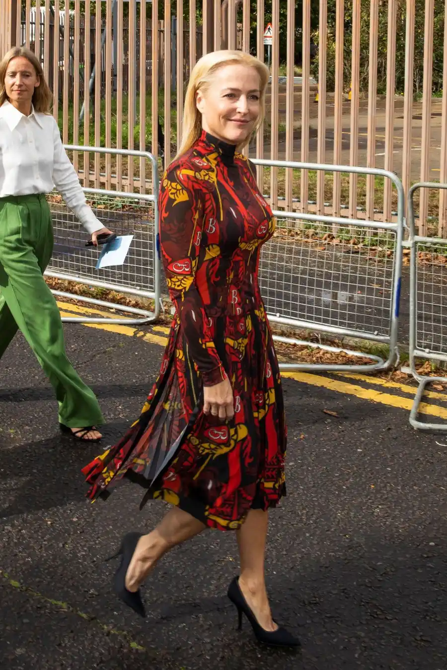 Gillian Anderson London Burberry