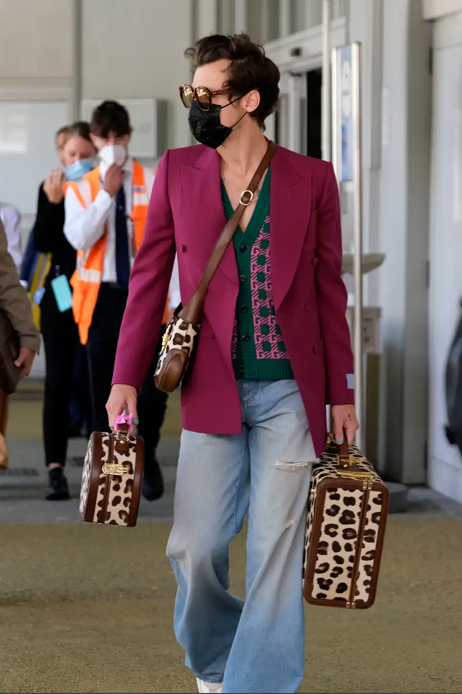 Harry Styles and Olivia Wilde Arrive in Venice Ahead of 'Don't Worry Darling' World Premiere: Photos