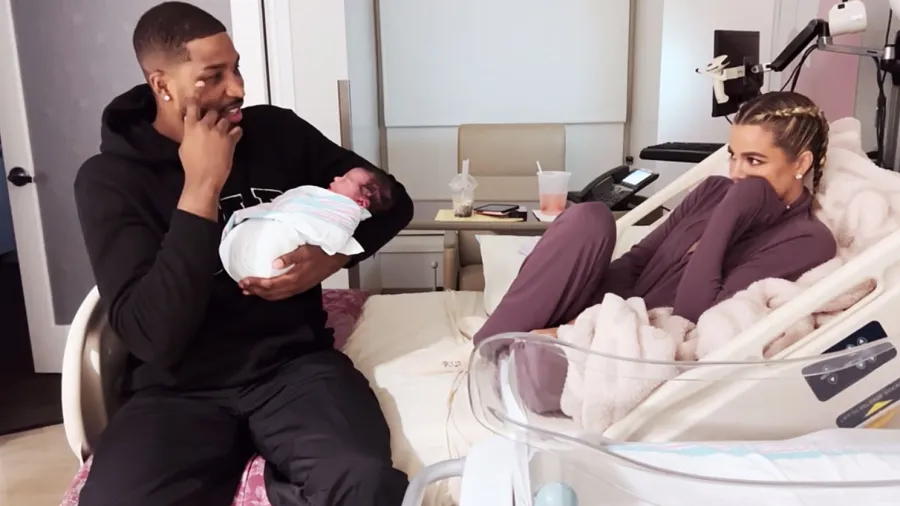 Khloe Kardashian Shares the 1st Photo of Her Tristan Thompson Newborn Son 03