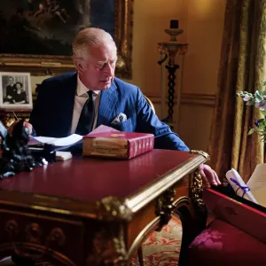 King Charles III Poses With Red Box After Accession to the Throne: See Tribute to Queen Elizabeth II