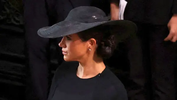 Meghan Markle Wears Jewelry From Queen Elizabeth II to Late Monarch’s Funeral 03