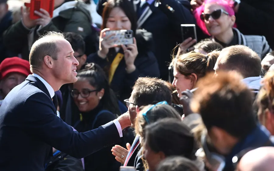 Prince William, King Charles III Thank Mourners for Waiting 12 Hours to Visit Queen Elizabeth II's Vigil