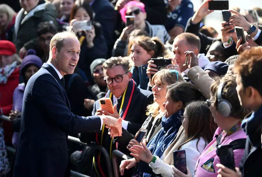 Prince William, King Charles III Thank Mourners for Waiting 12 Hours to Visit Queen Elizabeth II's Vigil