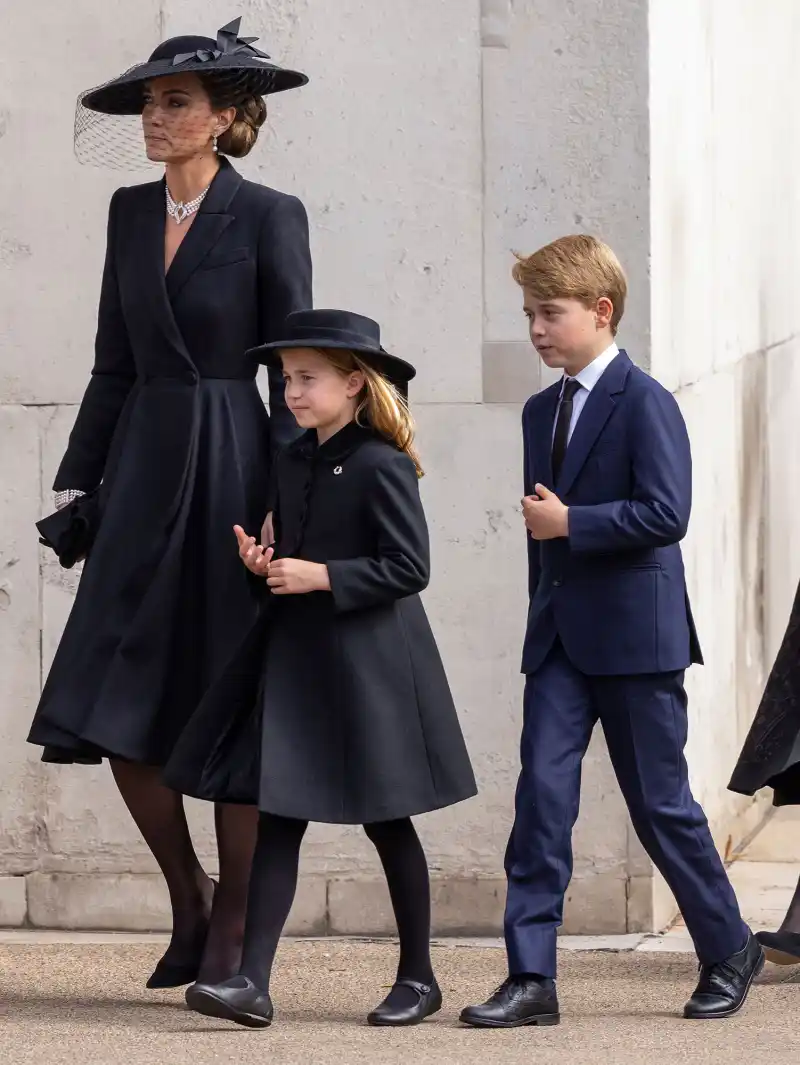 Princess Charlotte Appears to Scold Prince George During Queen's Funeral 4