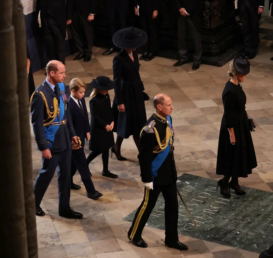 Queen Elizabeth II Funeral Every Emotional Photo 16