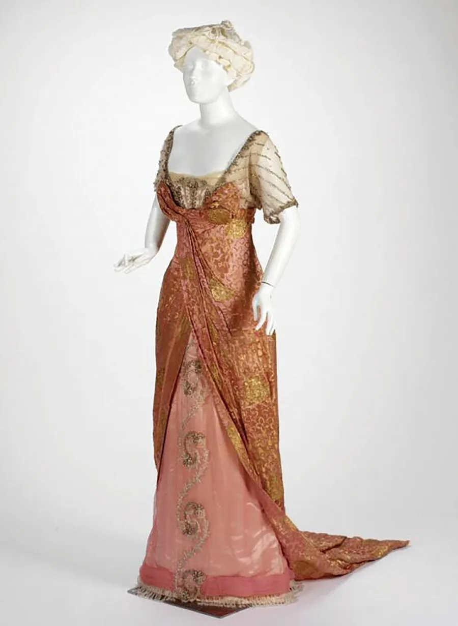 Evening Gowns & Dinner